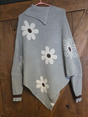 Light Gray Floral Poncho Sweater - Unbranded